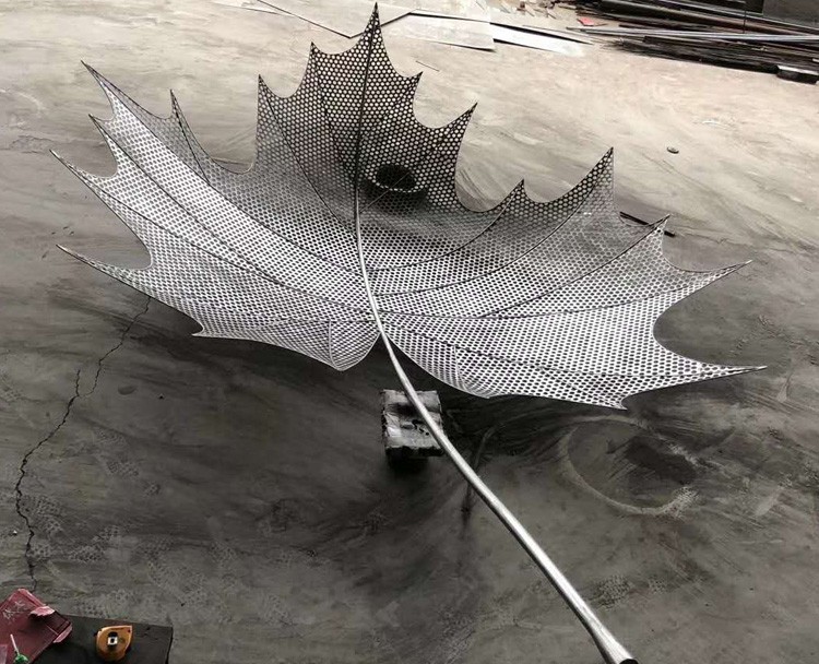 鏤空楓葉不銹鋼雕塑